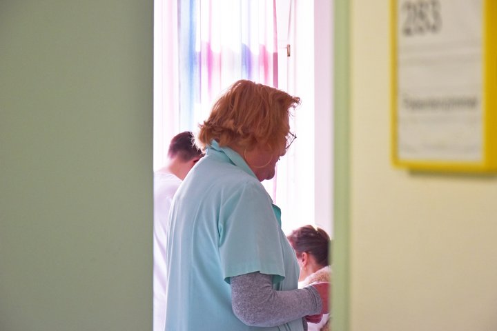 Frau zu sehen 
