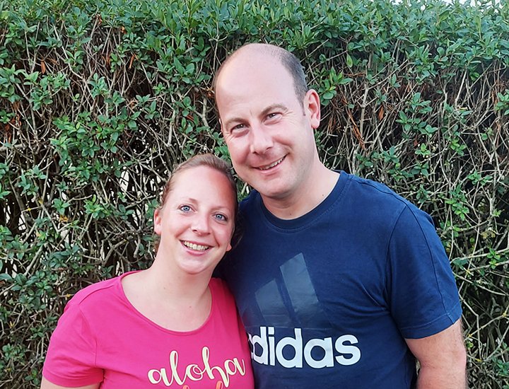 Mann und Frau im Arm Foto
