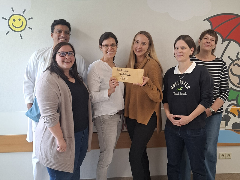 Spendenübergabe an den Kinderförderverein auf der Kinderstation