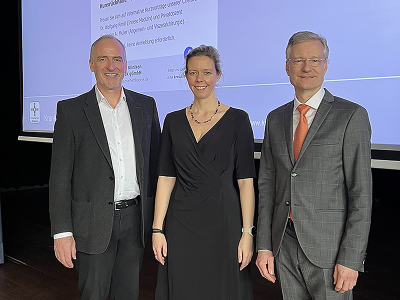 Zwei Chefärzte und eine Oberärztin organisieren einen Informationsnachmittag zur Darmgesundheit