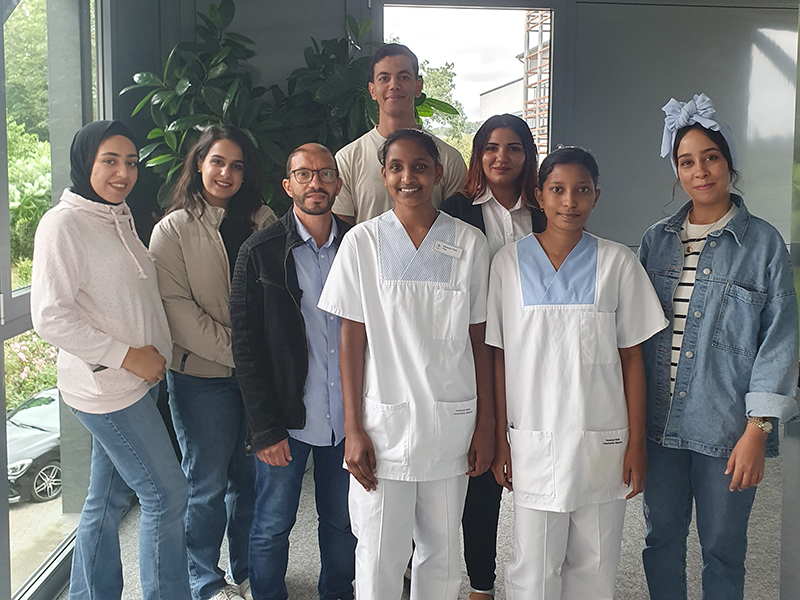 Acht junge Menschen aus Indien, Tunesien, Marokko und dem Iran arbeiten in der Pflege in Simmern